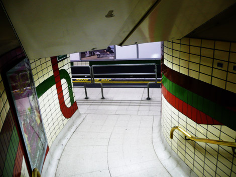 Barrier on the London Underground preventing running down stairs onto track